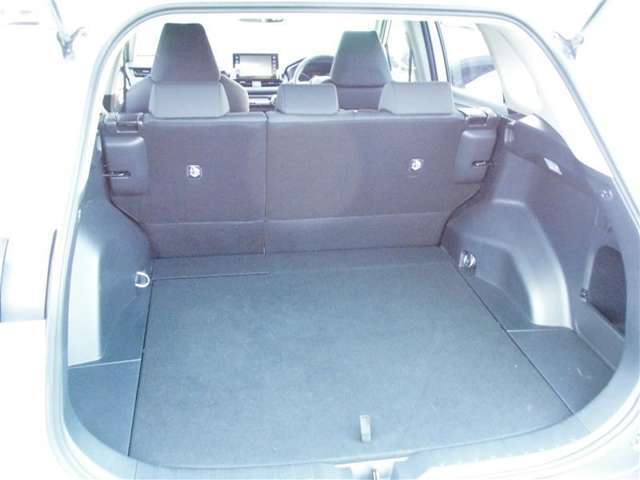 【トランク】荷物を積むのに十分な広さです！出かけ先でお土産を沢山買っても大丈夫♪