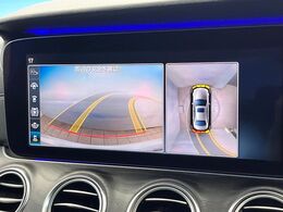 ●パノラミックビューモニター：専用のカメラにより、上から見下ろしたような視点で360度クルマの周囲を確認することができます☆死角部分も確認しやすく、狭い場所での切り返しや駐車もスムーズに行えます。