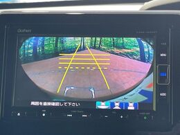 【バックカメラ】駐車時に後方がリアルタイム映像で確認できます。大型商業施設や立体駐車場での駐車時や、夜間のバック時に大活躍！運転スキルに関わらず、今や必須となった装備のひとつです！