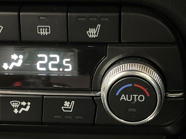 【シートベンチレーション】夏場は涼しい風でお尻や背中の熱やムレを防ぎ、冬はエアコンよりも早く温まってポカポカに！季節を問わず快適に過ごせます。