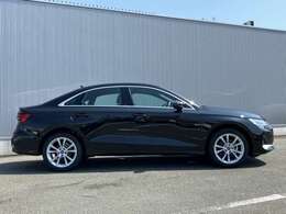 リヤサイドウインドーの後方に小さな三角形の窓を設けた「6ライトキャビン」も、機能と美しさを両立させるAudiの特徴的なデザインです。