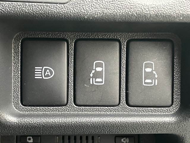 【両側電動スライドドア】運転席よりボタンひとつで開閉可能なスライドドアです。雨の日のお迎えの時など役立ちますね。