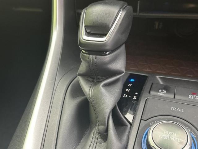 お車に合わせて無料保証以外にも、保証範囲、期間、距離を拡充させた有料保証もご用意しております！中古車の購入が初めてで不安・・・というお客様もご安心ください！