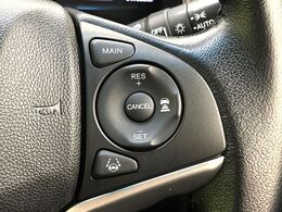 【アダプティブクルーズコントロール】高速道路での長距離走行が楽に！！自動で速度を保つクルーズコントロールが、衝突軽減システムと連携し、前方の車両を感知して車間を保つように速度調節してくれます！！