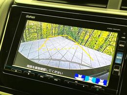 【バックカメラ】駐車時に後方がリアルタイム映像で確認できます。大型商業施設や立体駐車場での駐車時や、夜間のバック時に大活躍！運転スキルに関わらず、今や必須となった装備のひとつです！