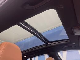 ●サンルーフ：開放感たっぷりの希少装備、サンルーフが装着されています！車内に明かりを取り入れたり景色を楽しむ以外にも、車内の空気も簡単に換気できて快適です！