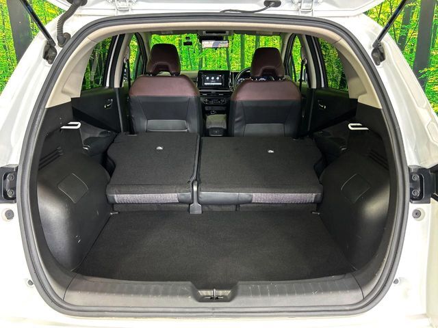 普段のお買い物や通勤、送迎等に十分な荷室スペースを確保しております。セカンドシートを倒すと、大きな荷物の積載も可能です♪