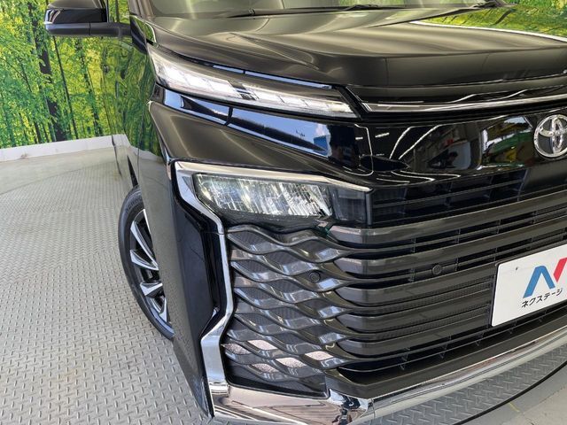 【LEDヘッドライト】悪天候や夜間走行時も良好な視界を確保し安心して運転できる高輝度LEDヘッドライトを装備！点灯速度が早く、消費電力も抑えられています。