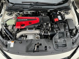 全域高性能TYPE　R専用2.0L　VTEC　TURBOエンジン。出力235kW［320PS］、トルク400N・m［40.8kgf・m］