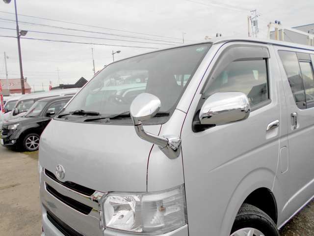 当社は下廻りの錆止め（油性ブラックシャーシ塗装）を納車時無料にて施行致します。総額に整備代金として、部品代、消耗品、工賃全て含まれておりますので、追加料金は一切かかりませんので、ご安心下さい。
