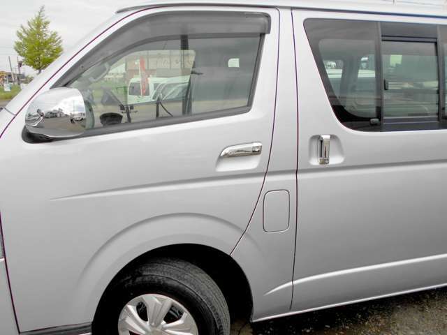 当店でお車ご購入のお客様に限り、新品夏タイヤor冬タイヤ（お好きな方）＆アルミセットを業者流通価格40000円でご提供致します。