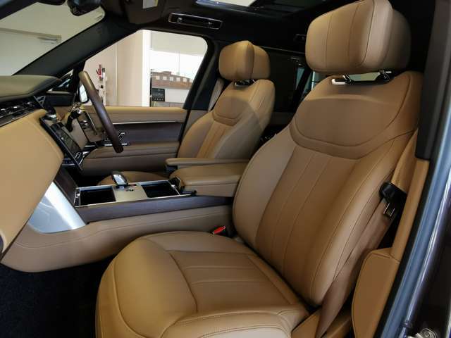 革のコンディションも大変良好で、禁煙車として使われていたお車となりますのでお子様がいらっしゃる方でも安心してご検討ください。