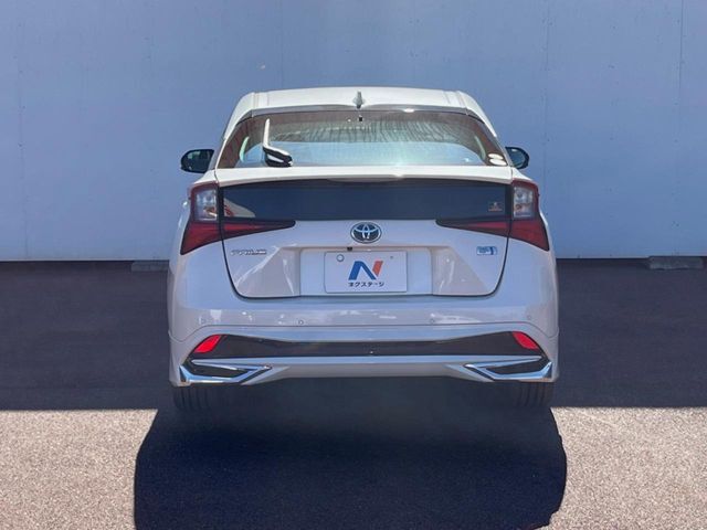 安心の最長10年・走行無制限保証（有償）をご用意。保証内容も充実はもちろん、無料点検＆オイル交換や、年中無休の全国・24時間ロードサービスも付帯されておりますのでご安心下さい。