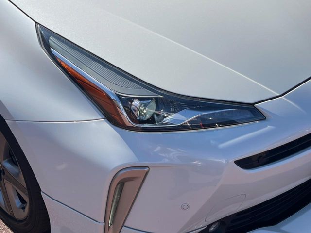 【LEDヘッドライト】悪天候や夜間走行時も良好な視界を確保し安心して運転できる高輝度LEDヘッドライトを装備！点灯速度が早く、消費電力も抑えられています。