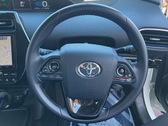 【純正革巻きステアリング】上質な革を使用することで、手にしっかり馴染みとても運転しやすいハンドルです♪