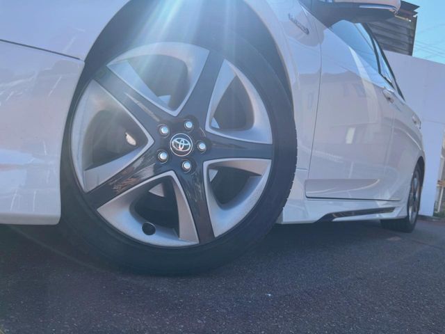 【純正17インチアルミホイール】外観にマッチした純正アルミホイールを装着しております。各種社外アルミホイールや、スタッドレスタイヤも取扱いしております。是非ご相談ください♪