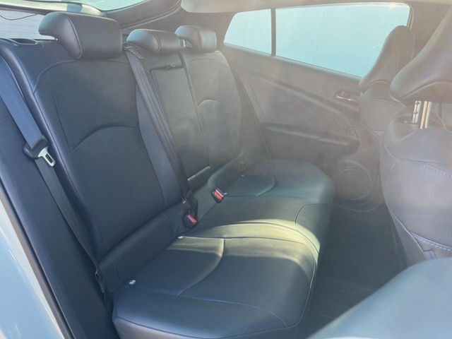 後部座席も気になるようなキズ・汚れやへたり等、大きなダメージはなく、良好な状態です。