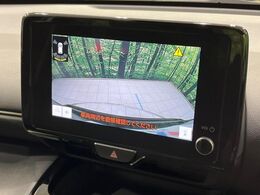 【バックカメラ】駐車時に後方がリアルタイム映像で確認できます。大型商業施設や立体駐車場での駐車時や、夜間のバック時に大活躍！運転スキルに関わらず、今や必須となった装備のひとつです！