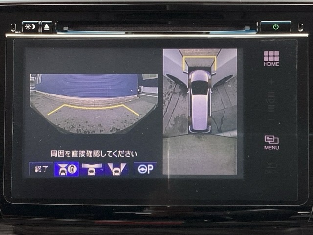 バックカメラも装備しております。車庫入れの苦手なお客様も安心！重宝してくれます！