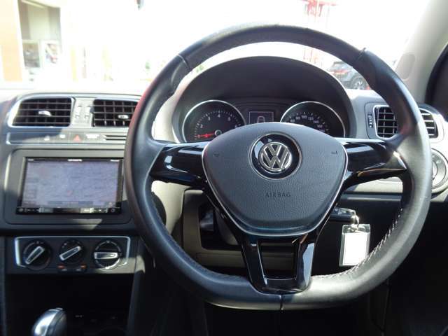 車内のインパネ全体です。除菌、クリーニングをしてご納車致します。