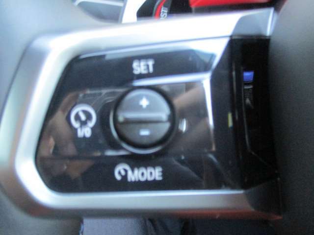 アクティブクルーズコントロール装備です。設定速度をキープしつつ、車間距離を優先し安全走行を可能と致します。長距離ドライブにマストな装備です。