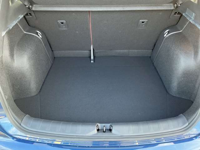 トランクには荷物もたくさん載せれます。