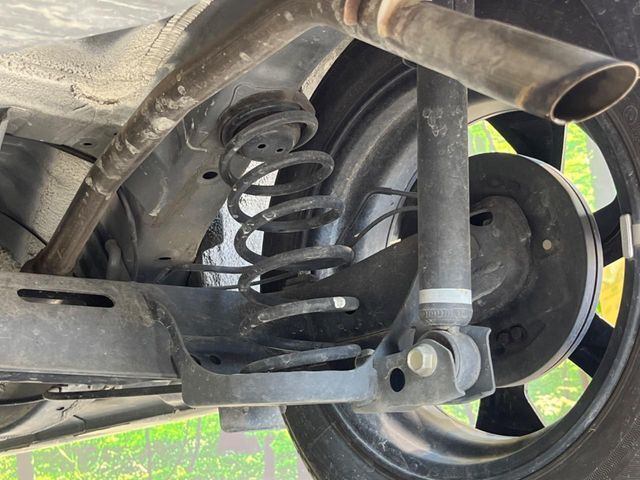 お車を安心してお乗りいただく為には、足回りの定期点検が欠かせません。サービスサポート（有償保証）では無料点検もご提供しており、安心のカーライフをお過ごしいただけるサポート体制が整っています。