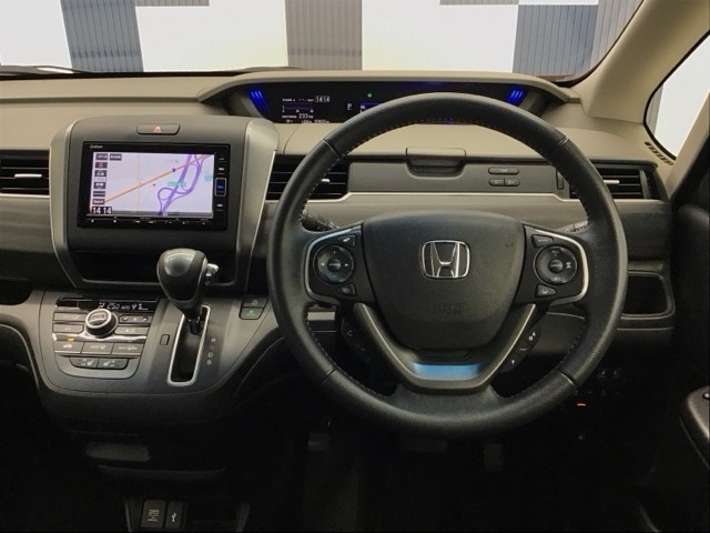運転しやすいインパネ周りです！見やすいレイアウトで快適なドライブをサポートします！