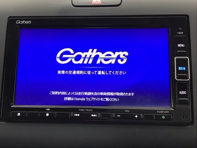 純正メモリーインターナビ付きです！CD・DVD再生、ミュージックサーバー、フルセグTV視聴、Bluetooth・ミュージックプレーヤー接続可能です！