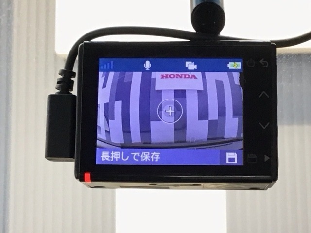 社外ドライブレコーダーが前後に付いております！万が一の時や楽しいドライブシーンの記録・再生が可能です！