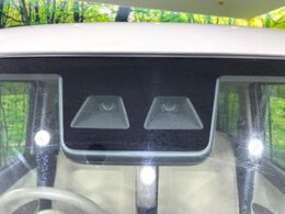 【スマートアシスト】走行中に前方の車両等を認識し、衝突しそうな時は警報とブレーキで衝突回避と被害軽減をアシスト。より安全にドライブをお楽しみいただけます。