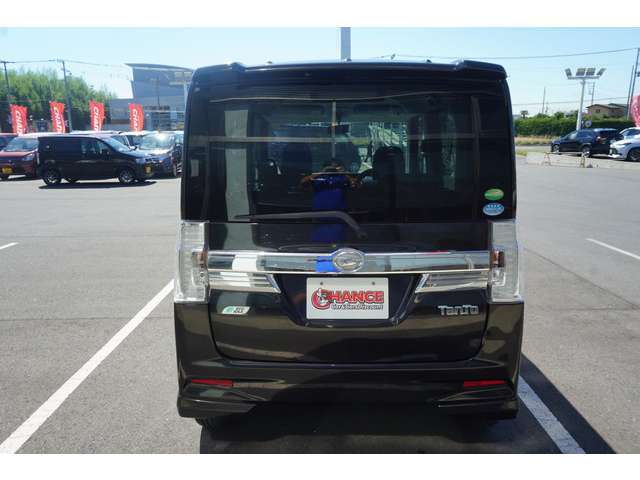 大型店ならではの品ぞろえ魅力的なお車を多数そろえております。
