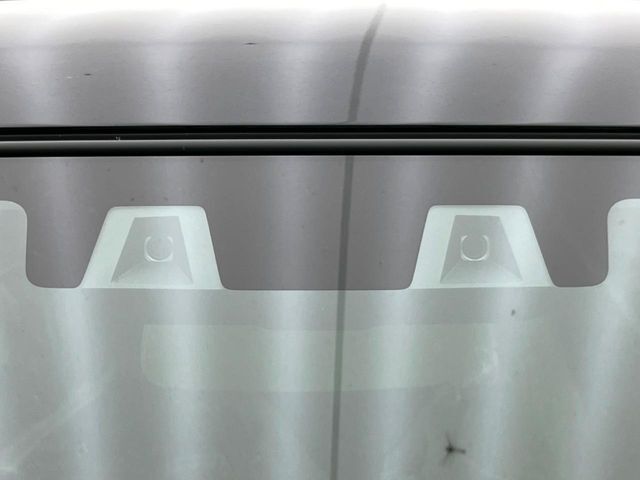 【スズキ　セーフティサポート】走行中に前方の車両等を認識し、衝突しそうな時は警報とブレーキで衝突回避と被害軽減をアシスト。より安全にドライブをお楽しみいただけます。