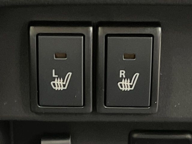 【シートヒーター】寒い日に重宝するシートヒーター！エアコンより早く温まってくれるので寒がりの人も安心ですね♪エアコンの温風は乾燥するから苦手、という方にもをおすすめです。