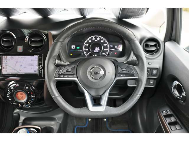 中古車だからボディーコーティングがおすすめ！下地処理が重要なコーティングはもちろんプロの施工でピカピカに仕上げます。濃色車は親水性、淡色車は撥水性のものがオススメ！