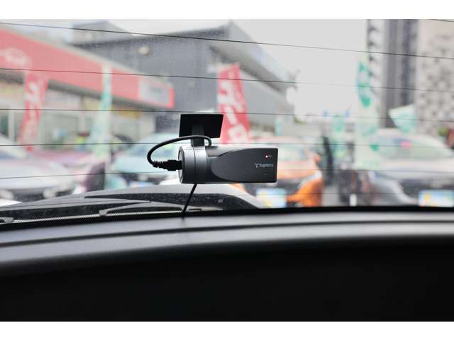 「ディーラーは高い！」というイメージをお持ちですか？当店は、自動車税などの税金からなる「法定費用」などの諸経費を含めた総額表示にてお車をご紹介しております。
