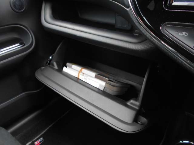 オートハイビーム！車線逸脱警報！先行車発進お知らせ！クルーズコントロール！専用アルミ！GR専用サスペンション！パフォーマンスダンパー！補強ブレース！専用シート！内外装とってもキレイな禁煙車