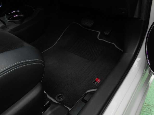 オートハイビーム！車線逸脱警報！先行車発進お知らせ！クルーズコントロール！専用アルミ！GR専用サスペンション！パフォーマンスダンパー！補強ブレース！専用シート！内外装とってもキレイな禁煙車