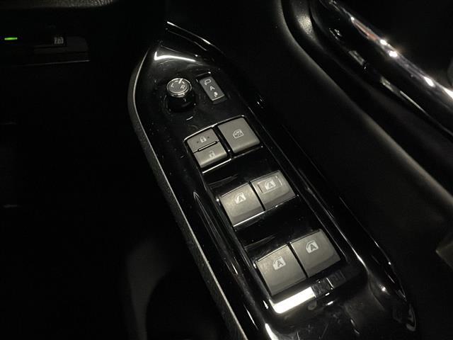 気になる車はすぐにお問い合わせください！画面右側の0066から始まる無料ダイヤルからお問い合わせ下さい！専門スタッフがお車のご質問にお答えいたします！