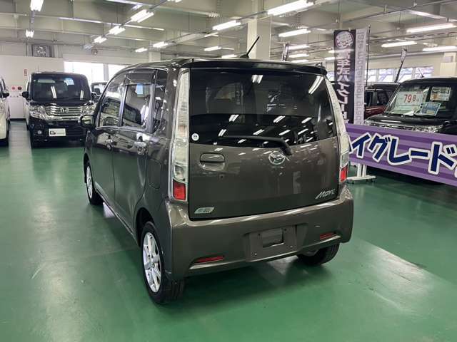当社のアフターサービスですが、鈑金・塗装の自社工場をはじめ、自社の車検整備工場がございます。