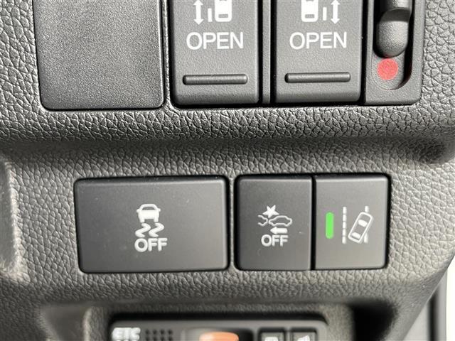 【横滑り防止機能】雨や雪で滑りやすい路面などで横滑りが発生した時、ブレーキとエンジン出力を自動的にコントロールし、優れた車両安定性を実現します！