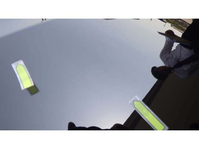 ボンネット左点傷