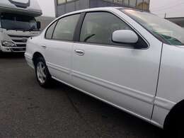 外装には目立つようなヘコミ、ガリ傷も無い良好な状態が維持されております！ワンオーナーの走行距離も実走行67000キロの車両になります！