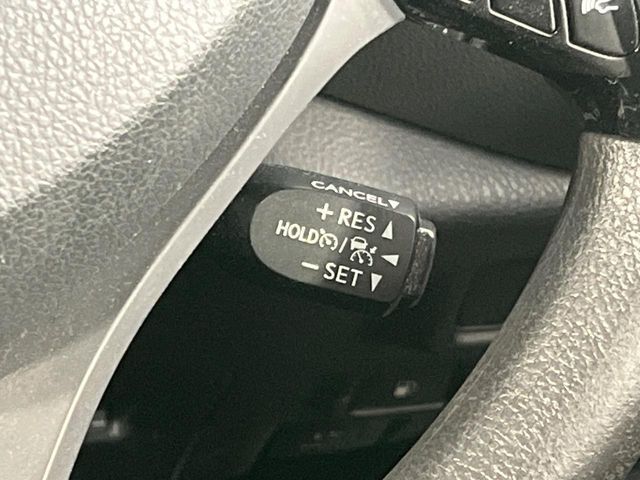 【レーダークルーズコントロール】高速道路での長距離走行が楽に！！自動で速度を保つクルーズコントロールが、衝突軽減システムと連携し、前方の車両を感知して車間を保つように速度調節してくれます！！