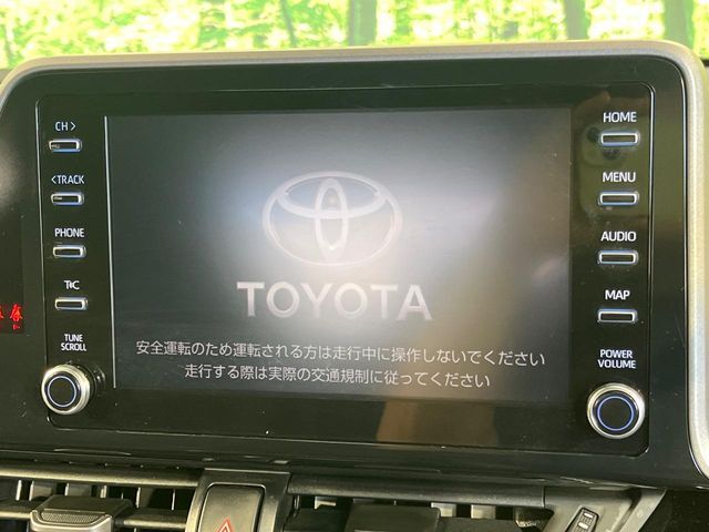 【8インチ　ディスプレイオーディオ】大画面のディスプレイはAppleCarPlayやAndroidAutoが利用可能。大きな画面でスマホナビアプリ等が利用いただけます♪