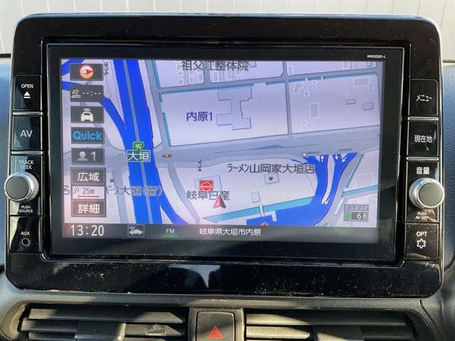 日産純正9インチメモリーナビ（MM320D-L）装備、NissanConnectマイカーアプリ対応、オペレーター通話や音声対話検索、スマホアプリと連動などに対応した高機能ナビ。