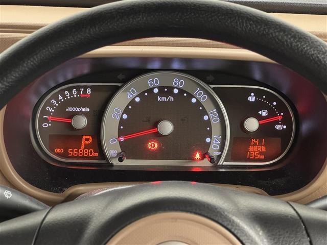 【メーターまわり】ドライバーから見やすい位置にあって安全運転に寄与します。メーターも見やすくてシンプルなデザインになっております。