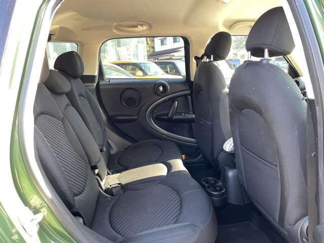 広々としたショールーム、商談スペースでゆっくりお気に入りの1台を見つけてください！