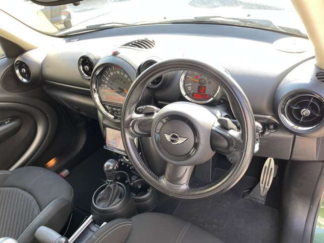 オイル交換やメンテナンス作業もお安く実施しております。