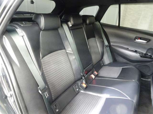 ゆとりある広々とした車内空間は、ドライブを始め買い物やレジャーなど、幅広く活躍します。一人でもみんなとでもお出かけを楽しみましょう！